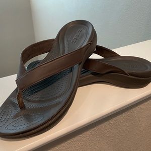 Crocs flip flop brown